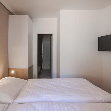 Hotel Taxis Bratislava - New Rooms Buitenkant foto