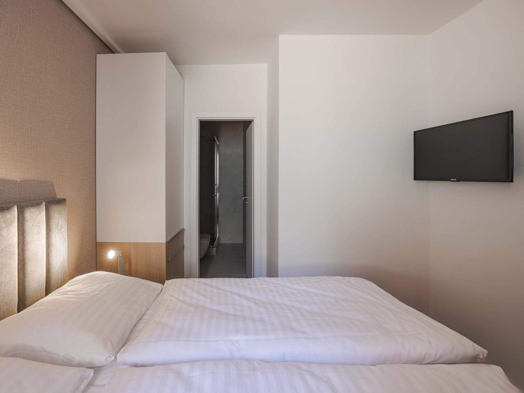 Hotel Taxis Bratislava - New Rooms Buitenkant foto